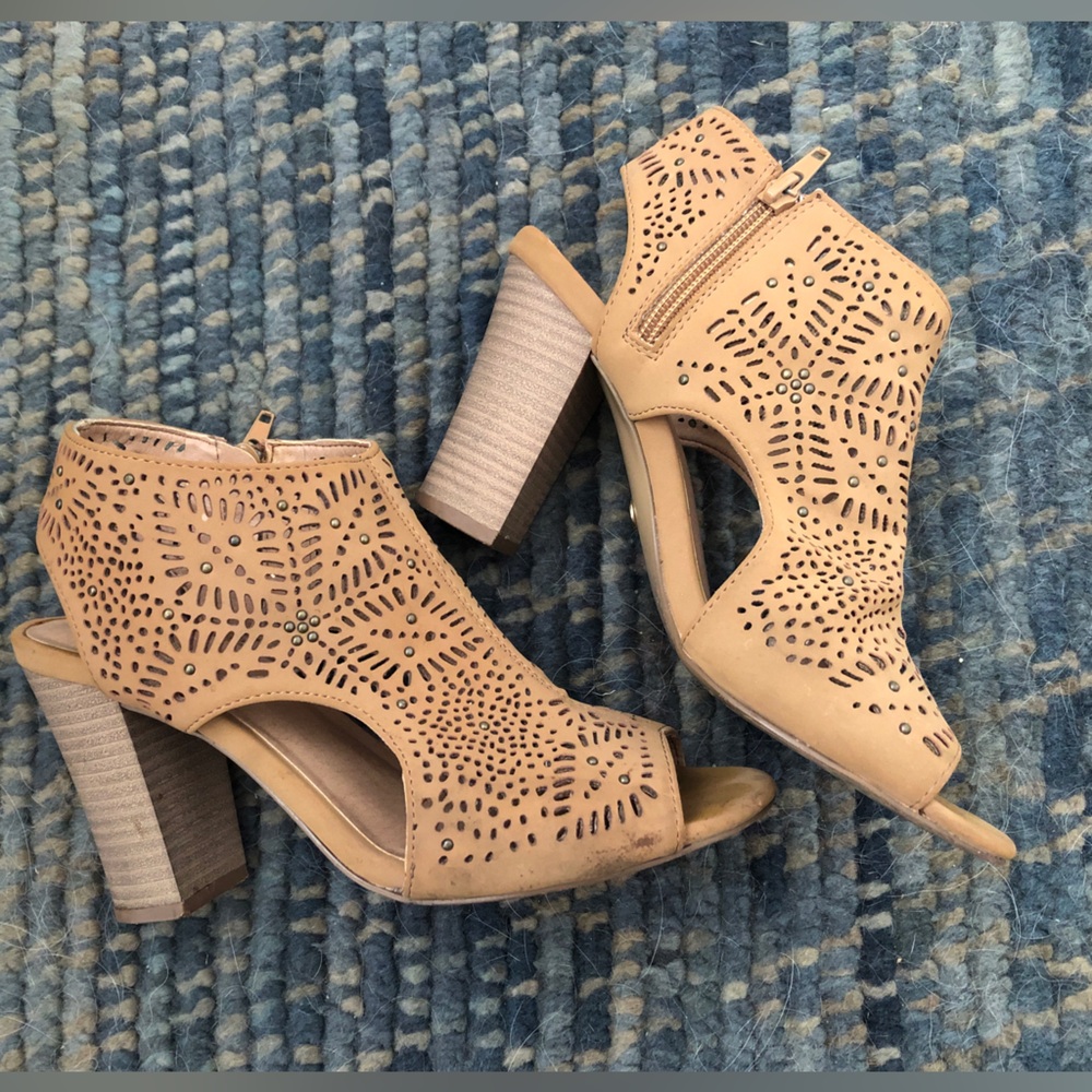 XOXO cutout block heels 7.5